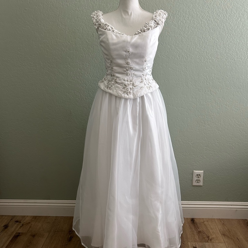 Vintage White Floral Gown - Picture 3 of 12